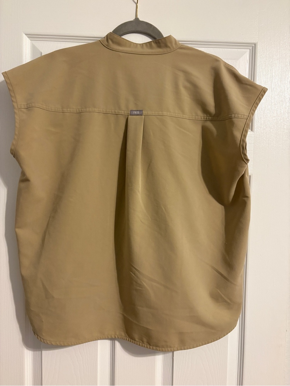FIGS Women’s Rafaela Oversized Scrub Top - Picture 3 of 3